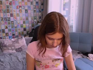 girl
        vanessabayer cam image #177723