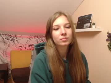 girl
        suziii_ cam image #76475