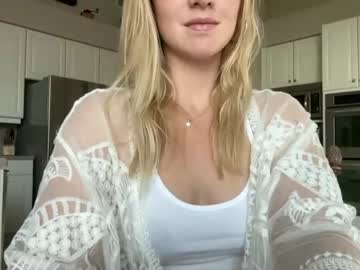 girl
        curious_hotwife cam image #11972