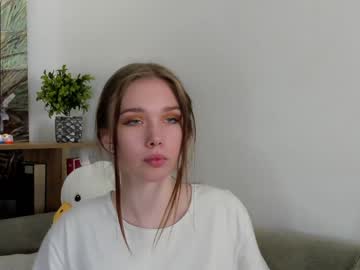 girl
        wilonafarlow cam image #172226