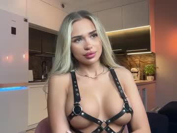 girl
        julia_rle cam image #191937