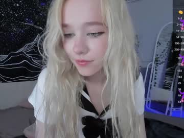 girl
        irma_bell cam image #68990