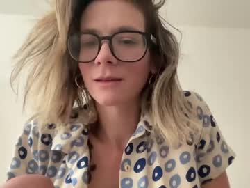 girl
        naomi_reah cam image #127971