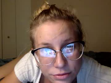 girl
        reginaphalange1379 cam image #109970