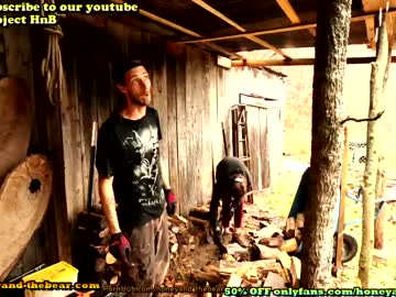 couple
        honeyand_thebear cam image #7447