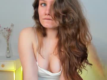 girl
        charlotte_wow cam image #166893