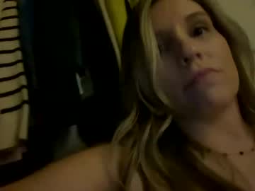 girl
        lookatthese00 cam image #184455