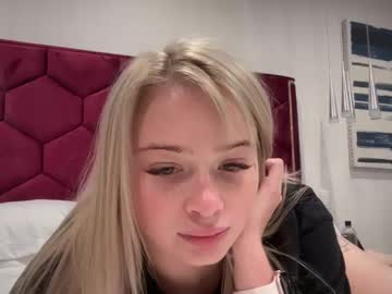 girl
        lillyveritas cam image #215348