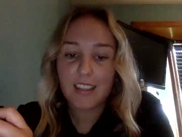 girl
        candy_cloudsx cam image #172002