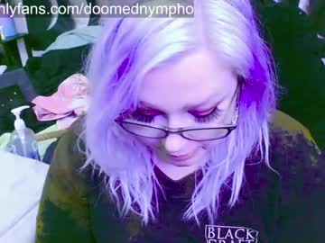 girl
        doomednympho cam image #8375