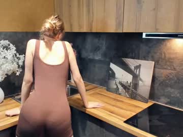 girl
        shelleyfitt cam image #218444
