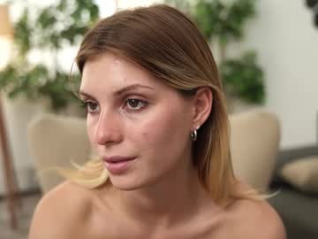 girl
        elegant_vibes cam image #4298
