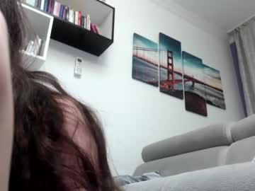 girl
        bella_alice cam image #17418