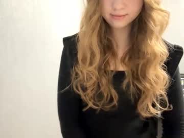 girl
        willenasow cam image #64316