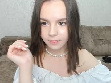 girl
        maryperetto cam image #104248