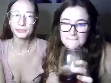 couple
        2gorls1link cam image #218162