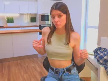 girl
        lucettagibbard cam image #197658