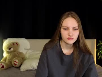 girl
        enchanting_ella cam image #230551