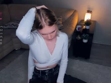 girl
        mayevett cam image #154350