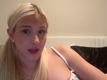 girl
        cassiemaee cam image #266354