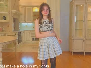 girl
        edithbrucker cam image #192162