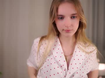 girl
        flairbuffkin cam image #235869