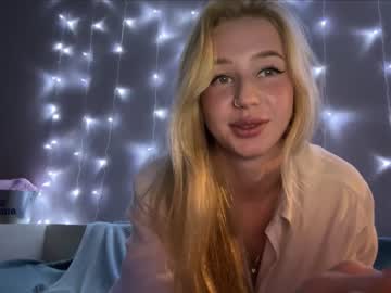 girl
        deardaria cam image #78410