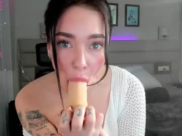 girl
        meow_moore cam image #237552