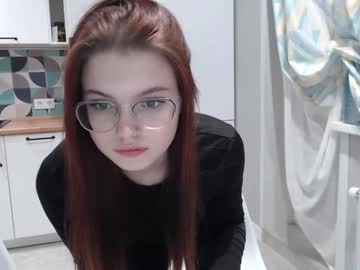 girl
        roxy_pie cam image #62971