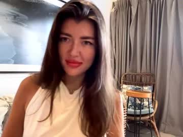 girl
        skyluna69 cam image #219746