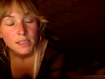 girl
        lunarosestone cam image #119302