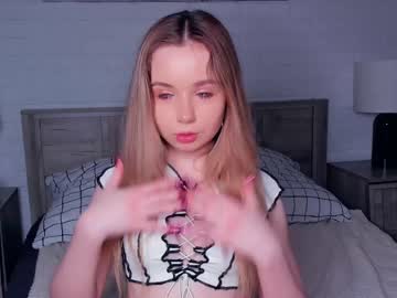 girl
        windy_swallow cam image #160339