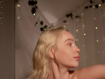 girl
        mother__of__dragons cam image #24842