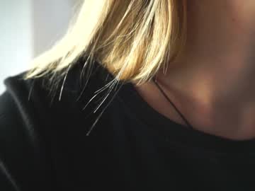 girl
        pollycilley cam image #195566