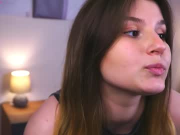 girl
        xawu cam image #248903