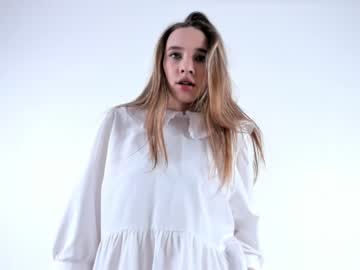 girl
        milana_gross cam image #83850