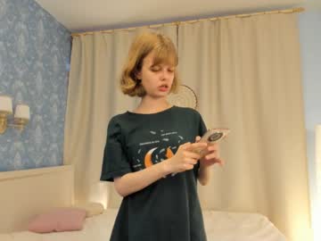 girl
        jettabinford cam image #168405