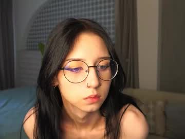 girl
        belle_phine cam image #64493