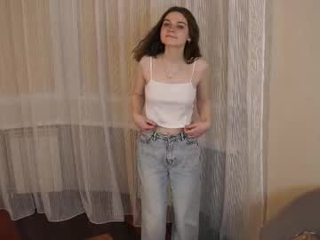 girl
        sookrobertello cam image #79357