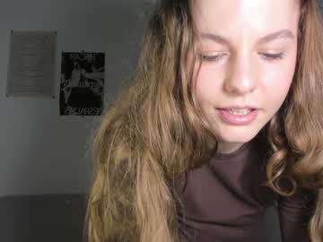girl
        evalalala cam image #51908