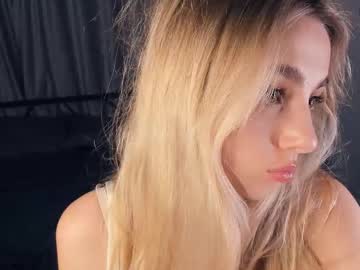 girl
        ohana_massari cam image #208433