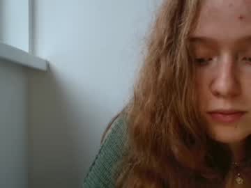 girl
        bonniecain cam image #117873