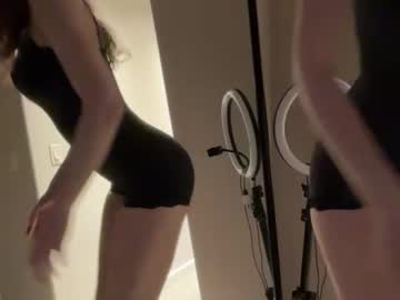 girl
        lunasnows cam image #72419