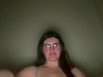 girl
        kissbriella cam image #40902