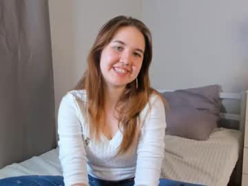 girl
        cwenehails cam image #164862