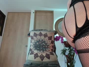 girl
        little_izzi cam image #31121