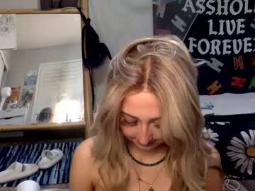 girl
        harleyraequinn7 cam image #108460
