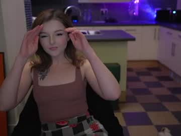 girl
        lucydelovely cam image #893