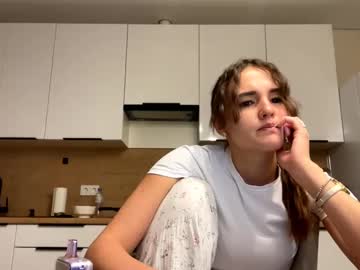 girl
        annisguion cam image #40339