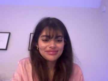 girl
        poutyselena cam image #169335